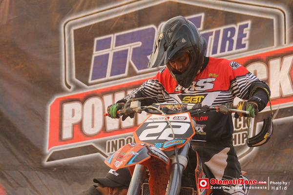 Akbar pinjam motor Arjun Wicaksana di kelas Power to Power.