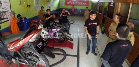 Ruang praktek dan laboratorium Jurusan Teknik Sepeda Motor Honda SMKN 1 Pangandaran