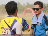 Ujang Khemod (Jersey kuning) dan Irwin Sumaryo (baju biru)