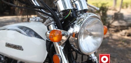 Lampu depan ciri khas CB