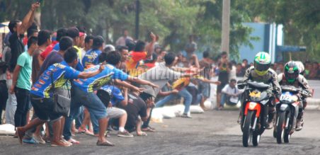 Cukup berbahaya dan sudah tidak jamannya ngasih semangat model seperti ini