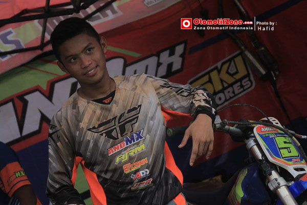Savona Oky gak nyangka bisa kenceng di track basah.