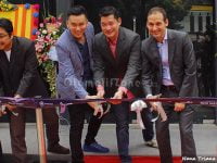 Simbolis pemotongan pita peresmian Piaggio Group Concept Store