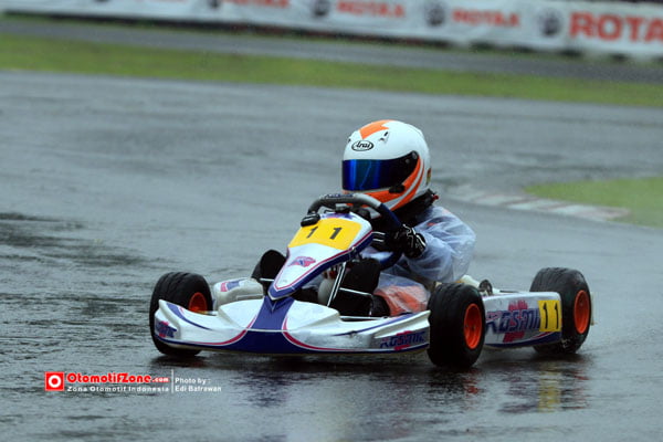 Podium pertama Aditya