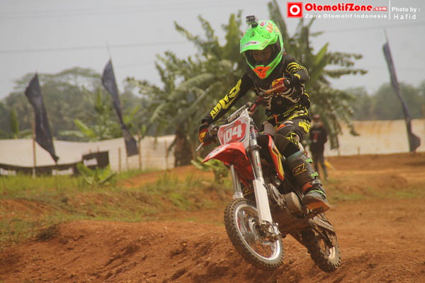 Evan Satria di kelas minimoto sudah jajal settingan +ADD Suspension.