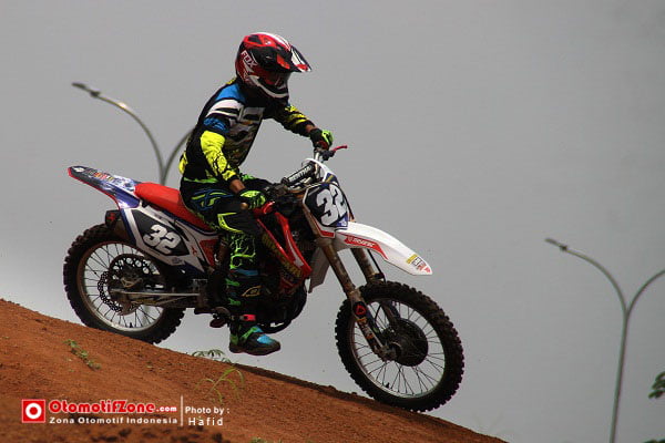 Kembali gelar motocross sebelum pensiun.