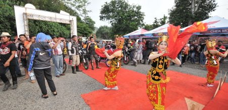 Peserta disambut denganTarian Gandrung Banyuwangi