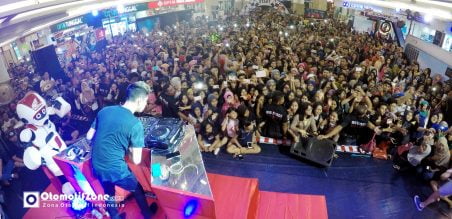 DJ AL perform dan mengajak pengunjung dugem bareng