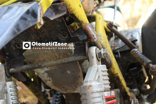 Model dudukan shock belakang yang di maksud harus seperti ini, mirip standar motor.