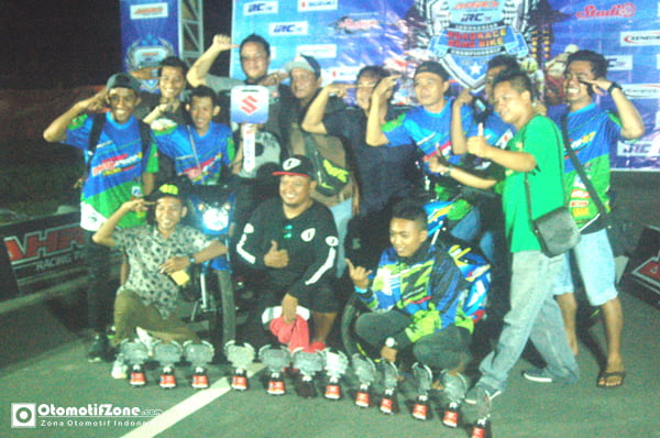 Juara umum kelas open Sofyan Zyrof dan juara umum pemula Wawan Belo