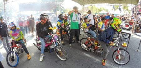 Sebagian besar peserta memakai pakain ala kadarnya. 