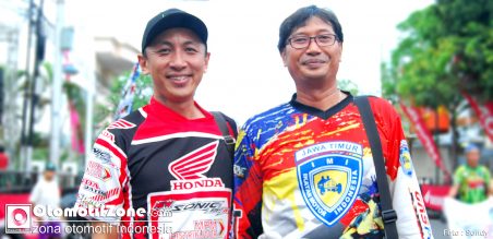 Andy Harianto(kiri) dan Dony M.