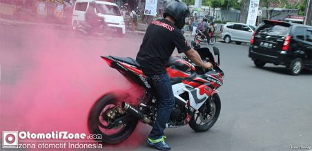 aksi Burn Out Gymkhana