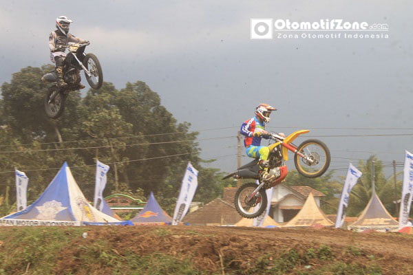 Aaron Tanti Vs Akbar Taufan. pertama pembalap luar negeri di grasstrack.