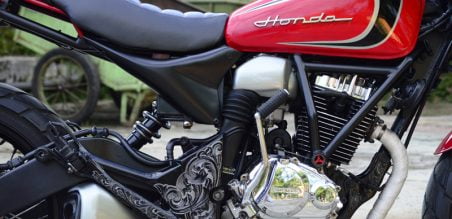 Tangki dibuat Custom mirip Ducati Scrambler