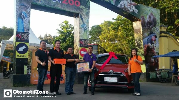 Penyerahan All New Toyota Sienta kepada pemilik di Taman Jurug.