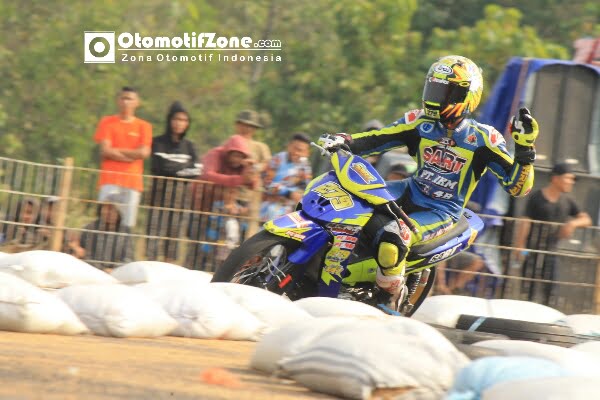 Hendra Eenk malah juara di kelas 2T.