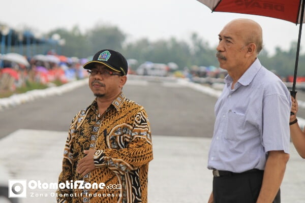 Najib M Saleh dan Pejabat Gunung Kidul di saat pembukaan acara.