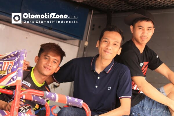 M Zaky (kiri) wildcard MP1 sementara Sigit PD (tengah) hanya jadi penonton. 