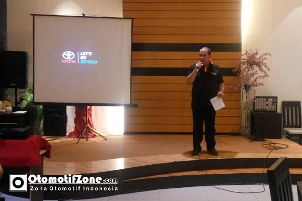 Taufik Rahyanto berikan pelayanan berbeda kepada pembeli awal All New Toyota Sienta.