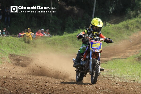 Galang Saputra berhasil finish terdepan di Indiel Grasstrack seri 2 Gedongsongo, Bandungan, Semarang 10 Juli 2016.