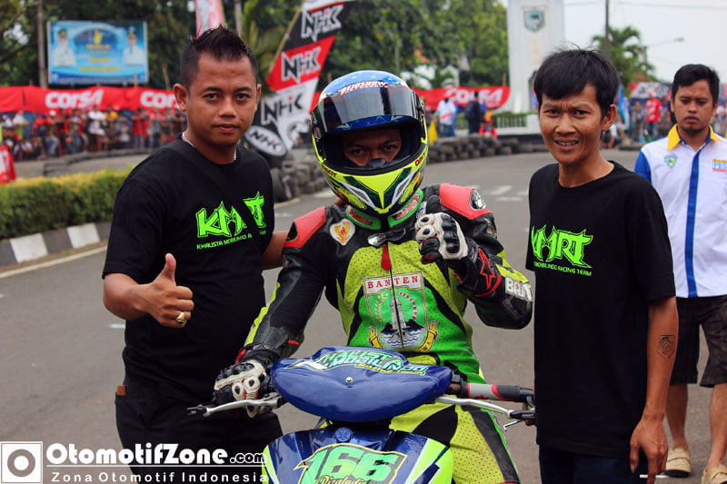 Kiri Eva Kurniawan sang bos , Rizaludin Sidqi dan Kanan Yasir Asisten Mekanik
