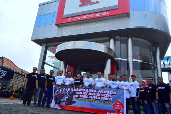 foto bersama konsumen setia