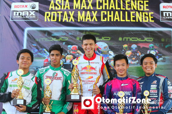 Nabil podium