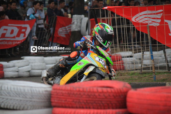 Alfi Husni on the track