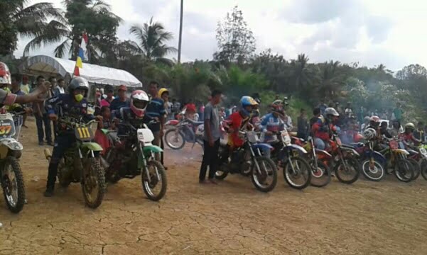 Latihan grasstrack di sirkuit MMC Kotabaru, Kalsel