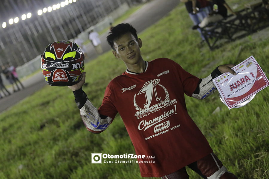 Awhing sanjaya denga titel juara nasional motoprix mp2