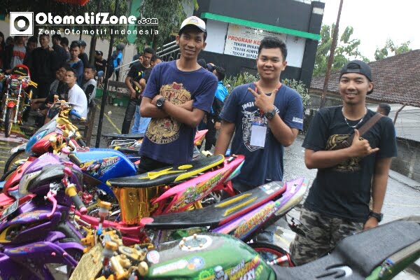 Lucky ( kanan ) dan kawan-kawan modifikasi, makin berisi acara modifikasi daerah.