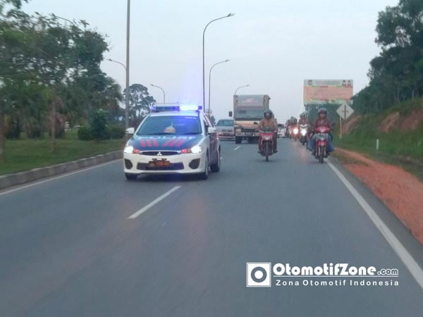 pengawalan dalam perjalanan dari dermaga ke hotel