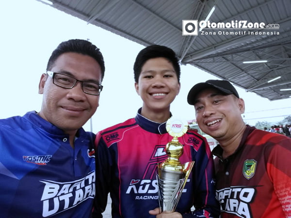 Agi Bornero bersama team