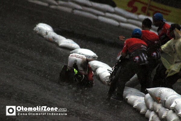 Sujud syukur usai juara setelah comeback.