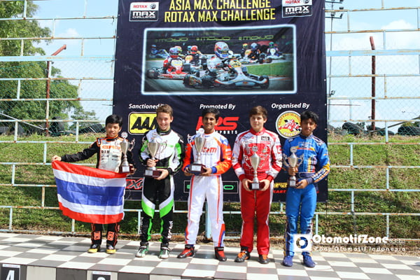 podium pertama Akmal
