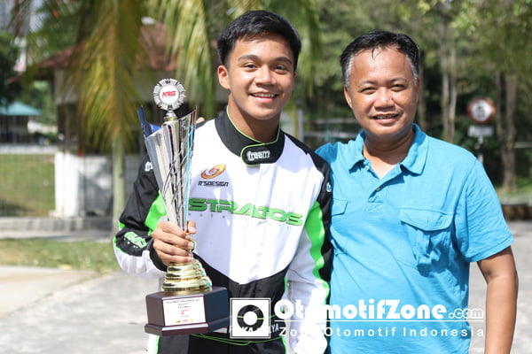 Rakamulya bersama orangtua