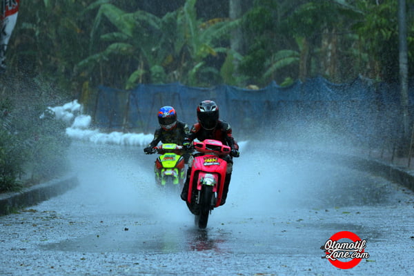 hujan saat race akhir berlangsung