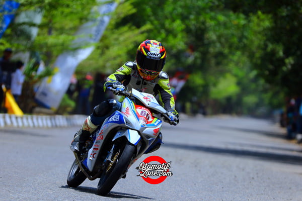 Deri Satrio dorong motor hingga finish