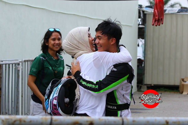 mendapat ucapan selamat sang Ibunda