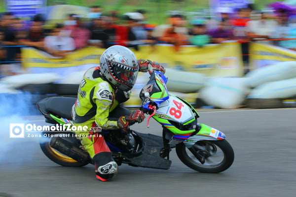 Ficichella rebah dengan IRC Fasti Pro khusus matic