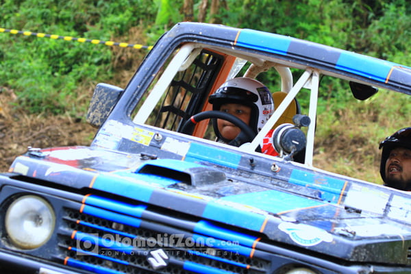 keseriusan Pasya saat geber tungganganya