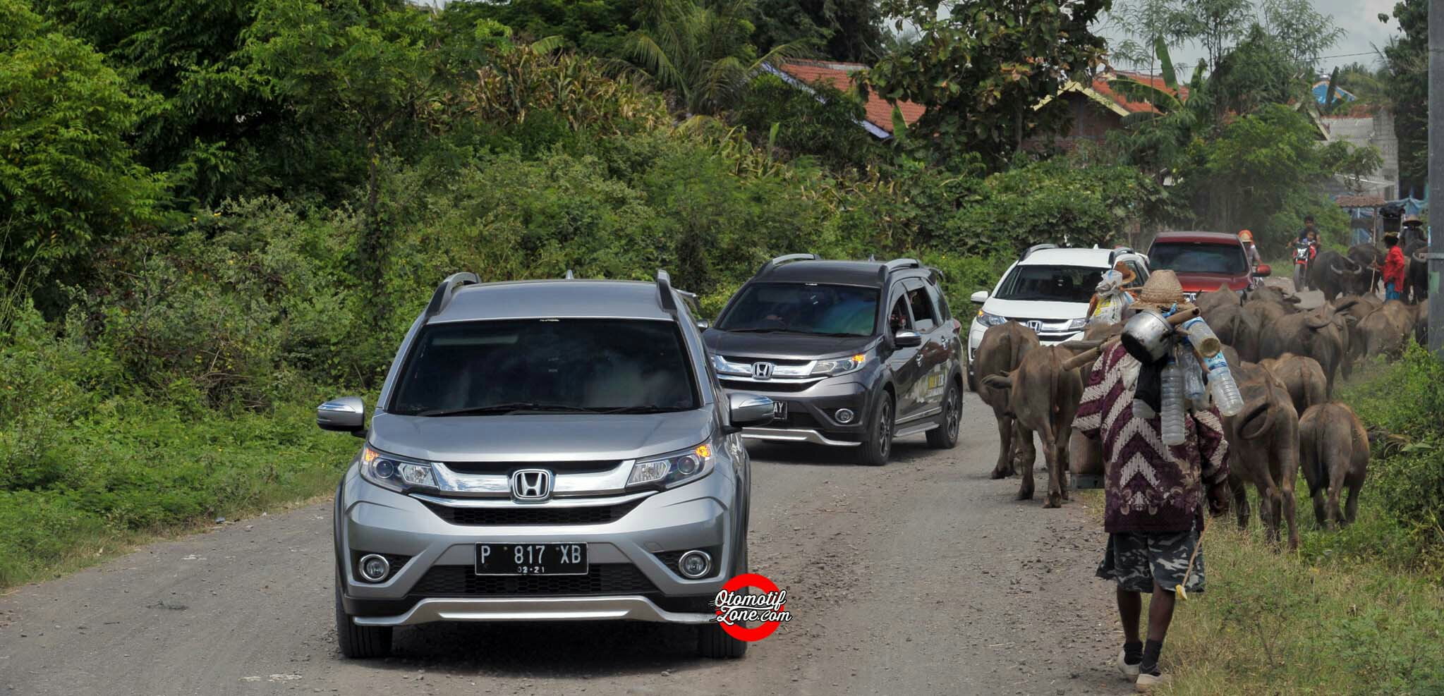 Rombongan Media Test Drive Honda BR-V Braver Exploration Lombok menuju Pink Beach
