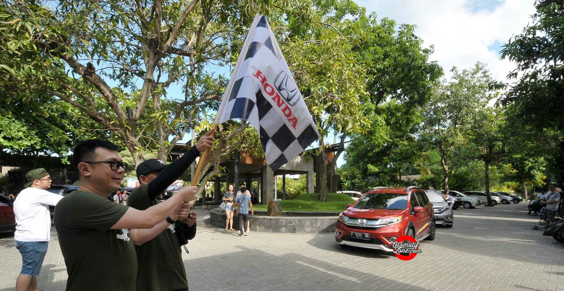 Rombongan Media Test Drive Honda BR-V Braver Exploration Lombok menuju Pink Beach