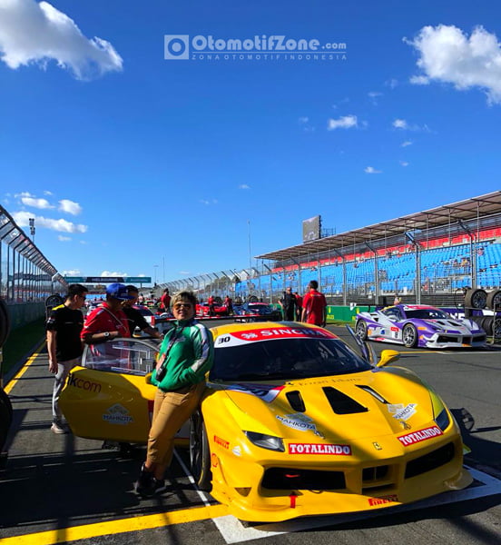 race 2 dalam kondisi cerah