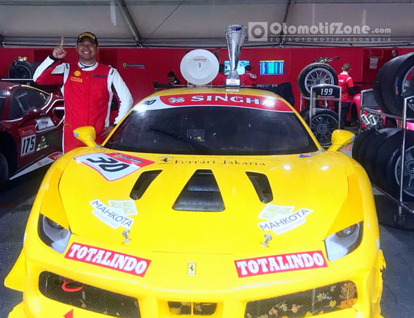 Rama dan Trophy kejuaraan