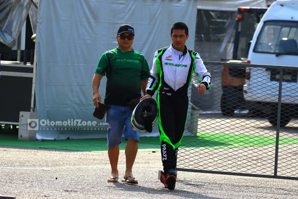 Prass dikawal Handi Hadrja saat race 1 kelas shifter