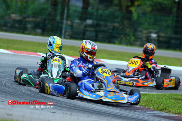 pertarungan seru Senna dan Prass