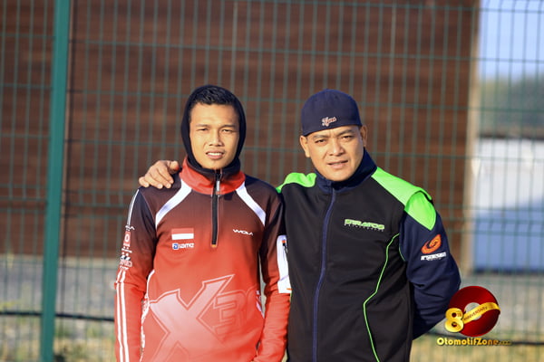 Bandrio (kiri) Chief Mechanic dan Dede Hn