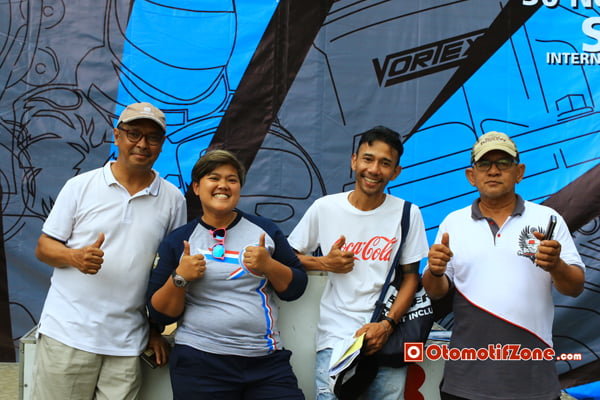 Ade Satya, paling cantik sendiri